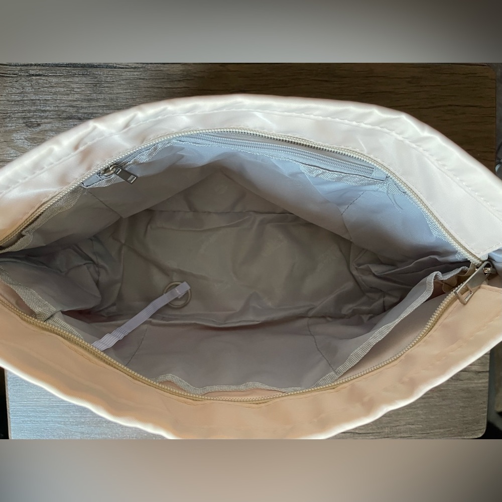 NIP: A large Beige nylon tote organizer with 13 pockets
